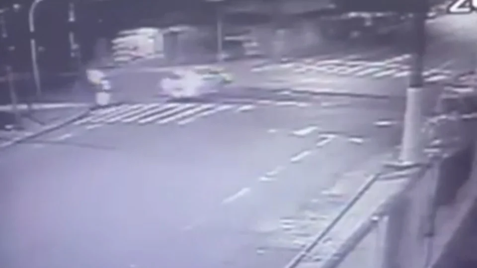 Vídeo mostra momento da colisão entre carros que matou motorista de aplicativo em Manaus