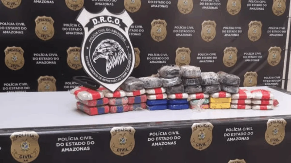 Colombiano é preso com 40kg de cocaína avaliados em mais de R$ 600 mil, em embarcação vinda de Tabatinga