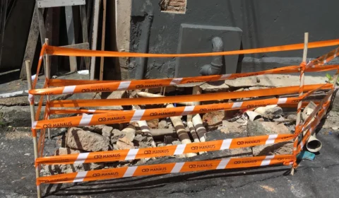 Criança de 7 anos de idade pede que o prefeito Arthur mande asfaltar sua rua, no bairro da União