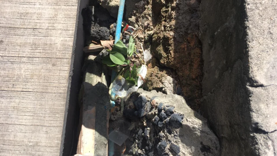 Falta de contenção ameaça desabamento e estrutura de casas em rua do Zumbi 2