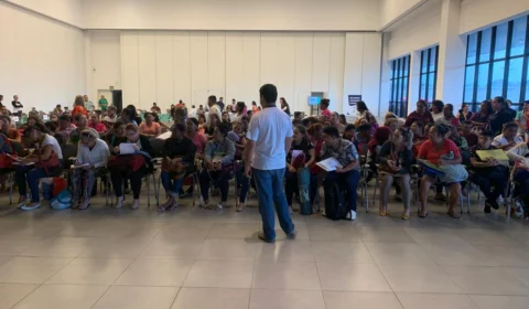 Técnicos de enfermagem assinam contratos com o Governo do estado, nesta quarta (8)