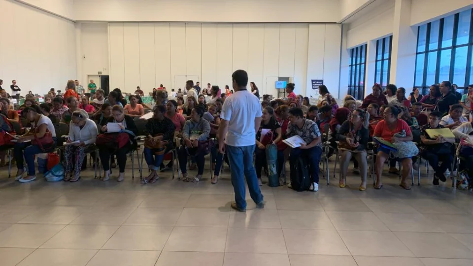 Técnicos de enfermagem assinam contratos com o Governo do estado, nesta quarta (8)