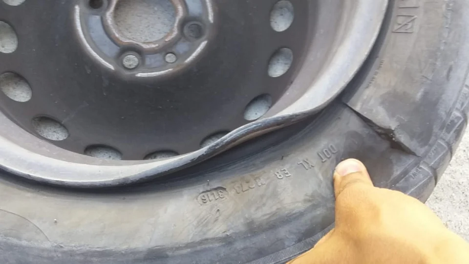 Buracos da Av. Torquato Tapajós causam prejuízos à população. Veja Fotos!