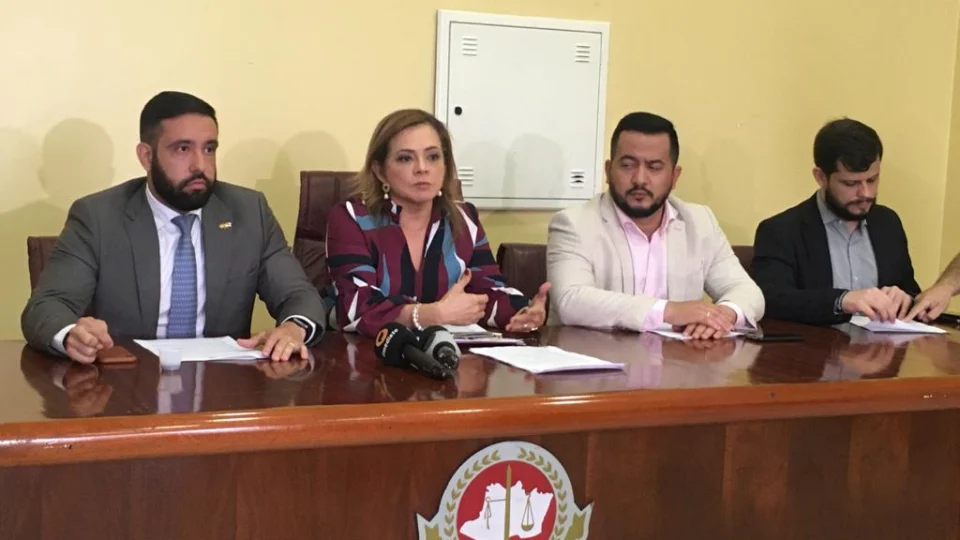 Recomendação do MPAM alerta sobre abusos em contratos e material escolar