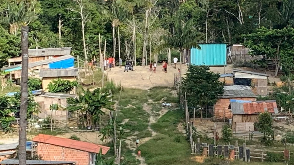 Corpo de mulher é encontrado com corda no pescoço, na comunidade Monte Horebe, zona Norte