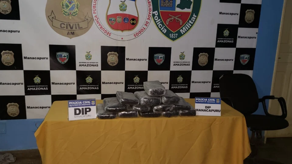 Polícia apreende 14 quilos de maconha em embarcação vinda de Tefé, no porto de Manacapuru