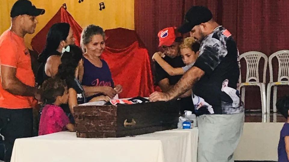 ‘Meu netinho era obediente’, diz avô de menino vítima de bala perdida em Manaus