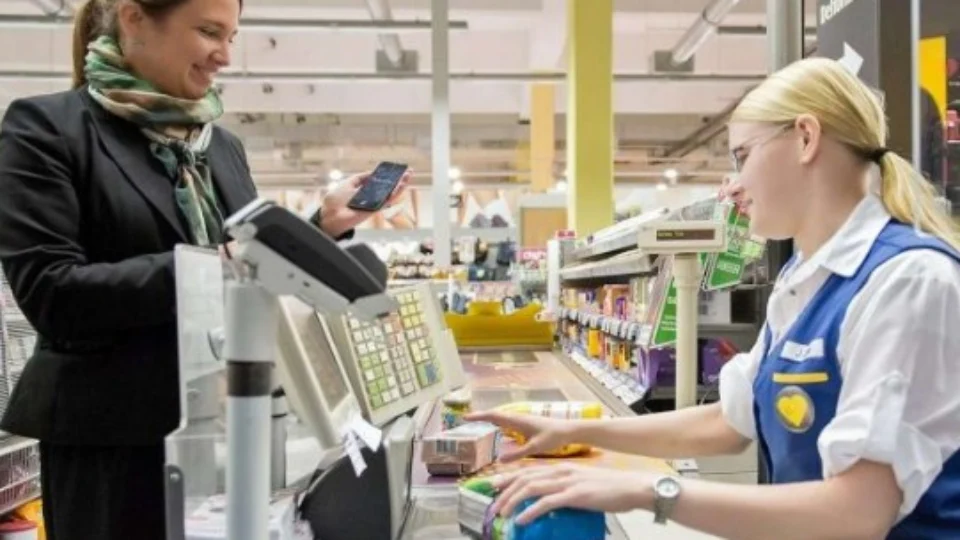 Mais de 51 mil servidores da rede estadual do Amazonas passam a ter direito ao ticket alimentação