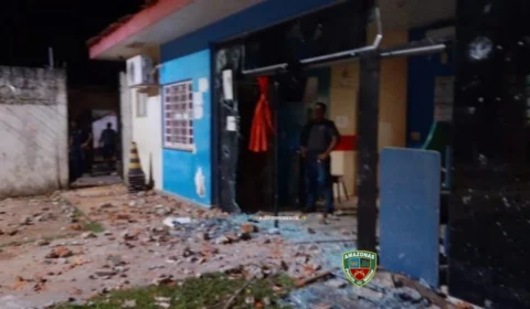 Vídeo: homem preso por estuprar e matar criança, é esquartejado e queimado, após multidão invadir delegacia