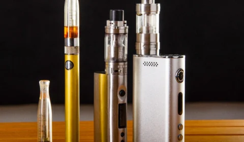 Cigarro eletrônico quadruplica chances de jovens procurarem cigarros convencionais