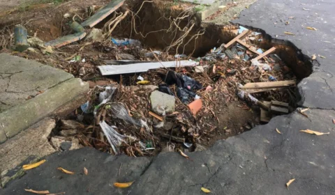 Comunidade denuncia cratera em rua do Dom Pedro e reclama dos transtornos