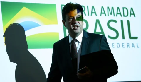 Ministro confirma primeiro caso suspeito de coronavírus no Brasil