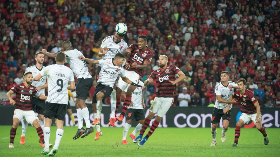 Flamengo e Athletico-PR lutam por Supercopa do Brasil neste domingo (16)