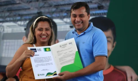 Governo AM entrega fomento a empreendedores e Termos de Quitação de Imóvel para moradores do Jorge Teixeira