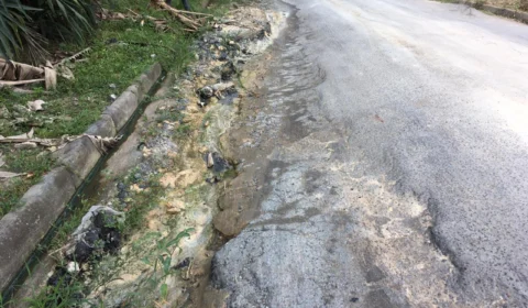 Falta de infraestrutura provoca acidentes em rua do bairro Flores