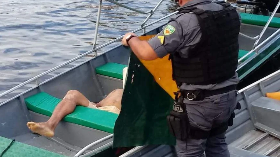 Homem morre afogado após mergulhar e não retornar mais à superfície na Praia do Tupé