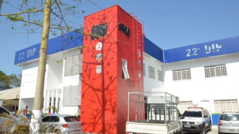 Polícia Civil prende mulher por aplicar golpes em clínica de estética