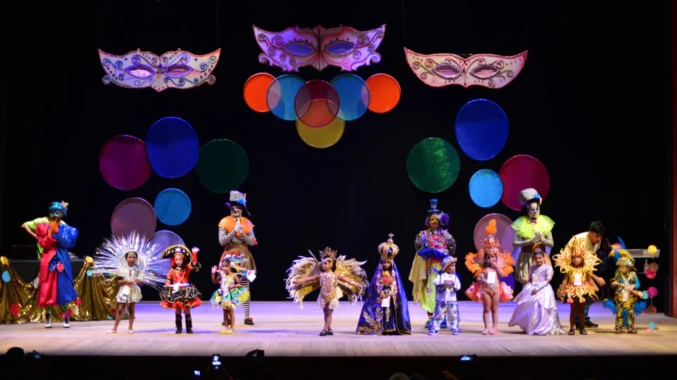 Concurso de Fantasias Infantil leva centenas de pessoas ao Teatro Amazonas
