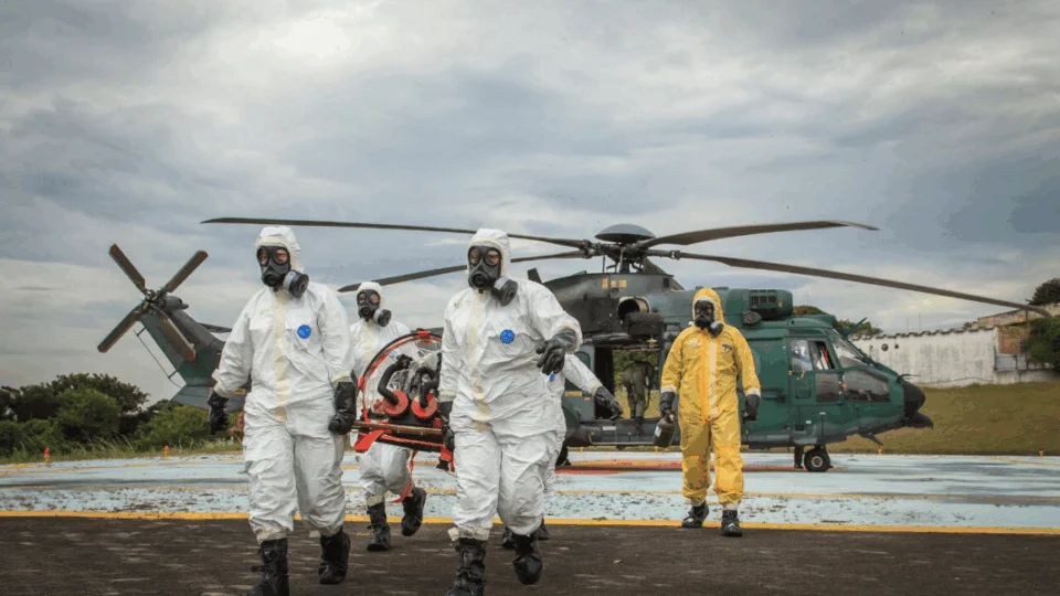 Aviões que trazem brasileiros de Wuhan, na China, devem chegar às 3h deste domingo (9)