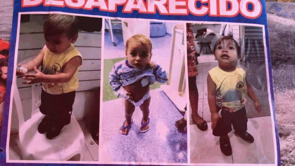 Familiares de Erlon Gabriel fazem panfletagem no porto da Manaus Moderna