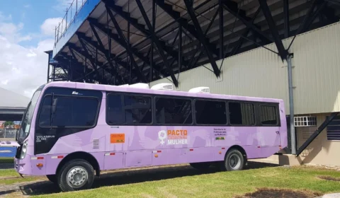 Ônibus da Mulher oferece atendimento psicossocial no Sambódromo neste sábado (22)
