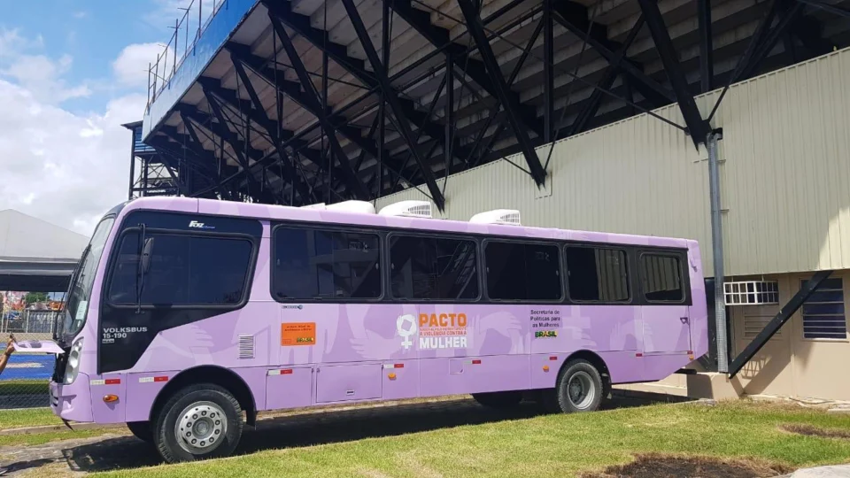 Ônibus da Mulher oferece atendimento psicossocial no Sambódromo neste sábado (22)