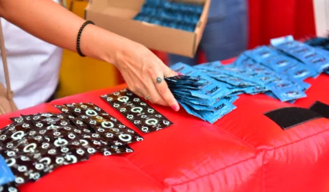 Campanha foca nos jovens para  prevenção às DSTs durante o Carnaval