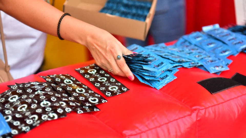 Campanha foca nos jovens para  prevenção às DSTs durante o Carnaval