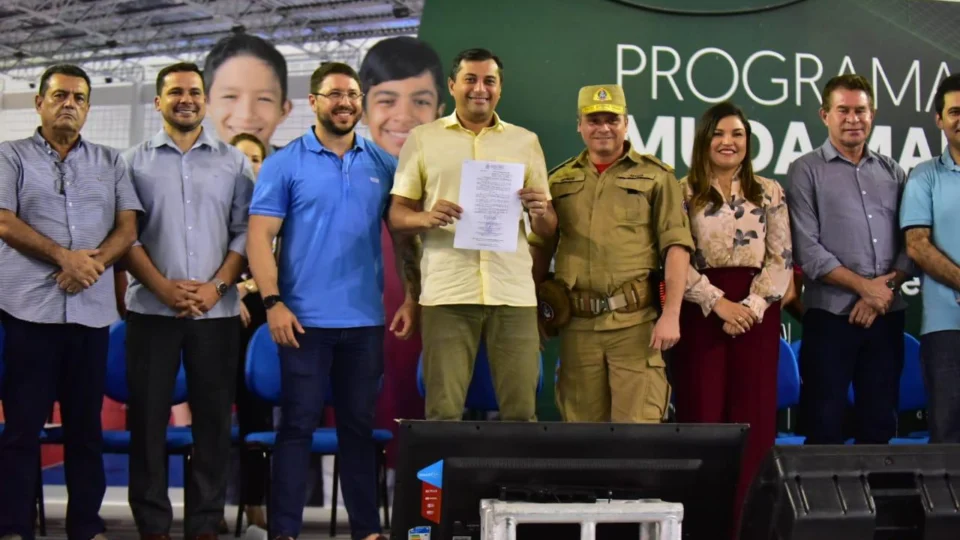 Wilson Lima assina decreto que convoca bombeiros do quadro de saúde para admissão e matrícula para curso de formação