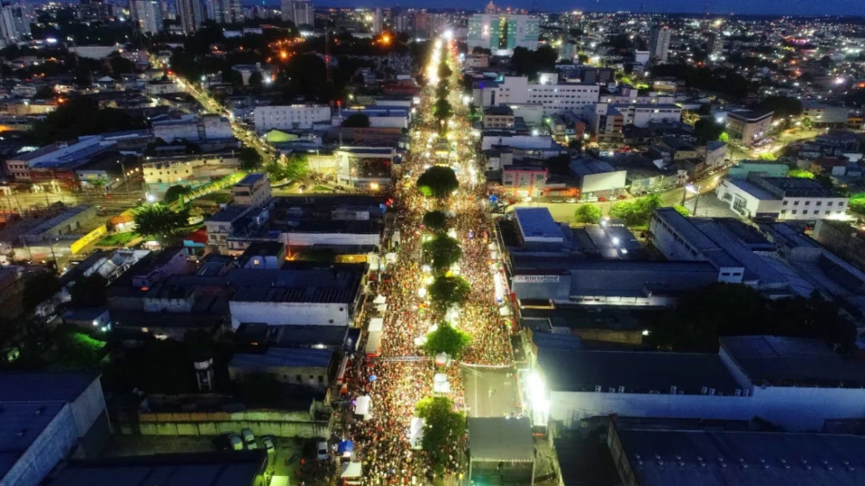 “Banda do Boulevard” agita centenas de foliões durante o Carnaval neste domingo (16)