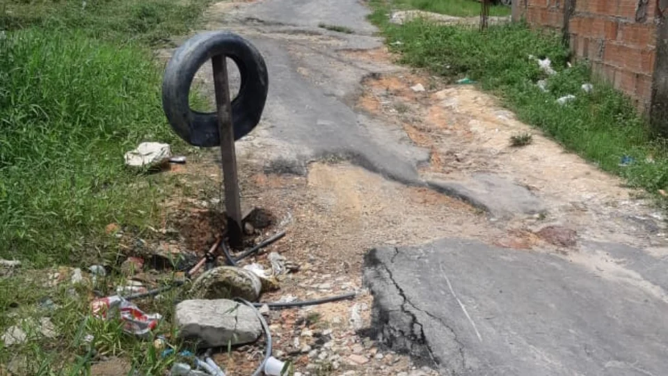 Moradores da comunidade Fazendinha reclamam de obras inacabadas