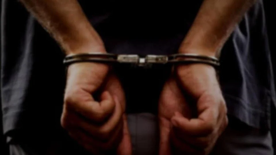 Mulher condenada por tortura contra o próprio filho de 1 ano é presa