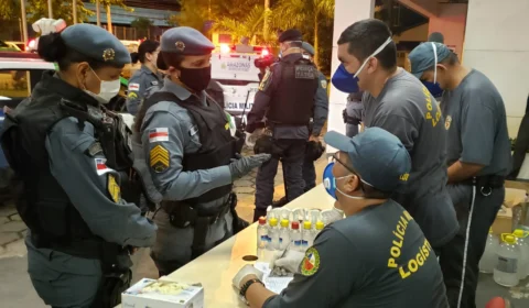 Para atuação no combate ao coronavírus, policiais militares recebem equipamentos de proteção individual