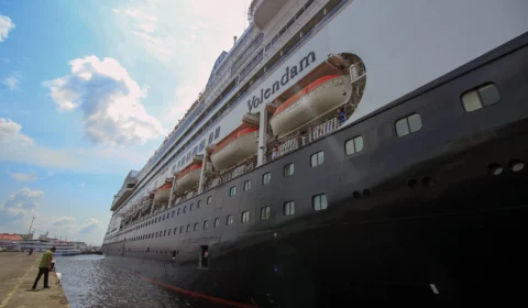 Navio Cruzeiro Volendam chega neste domingo (8) com 2 mil turistas