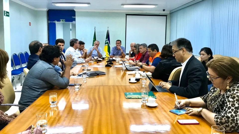 Mergulhadores do AM são enviados para auxiliar buscas após naufrágio de embarcação no Amapá