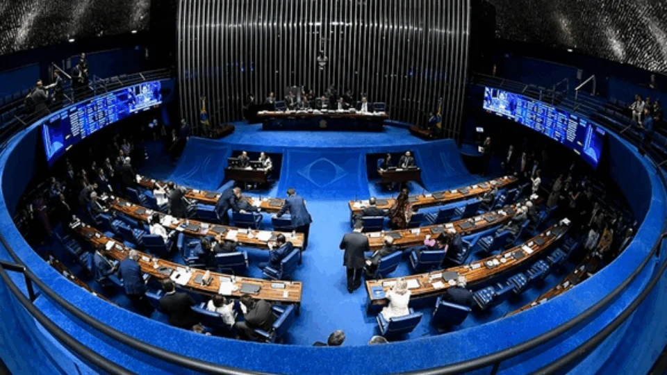 Senado aprova benefício de R$ 600 a autônomos e informais
