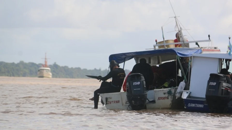 Mergulhadores amazonenses têm rotina de atuação longa na busca por desaparecidos