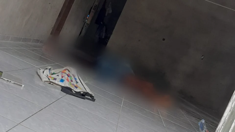 Filhos vão visitar o pai em sítio e encontram o idoso morto com golpes de terçado
