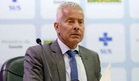 Saúde pode autorizar cloroquina para pacientes graves até dia 24