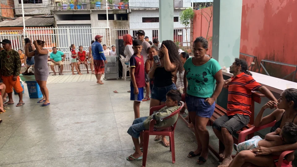 Paróquia  de São Pedro abre as portas da igreja para receber desabrigados após tempestade