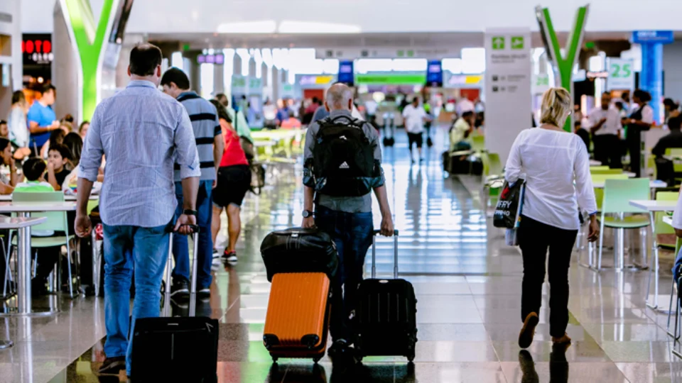 Governo restringe entrada de estrangeiros no país por 30 dias