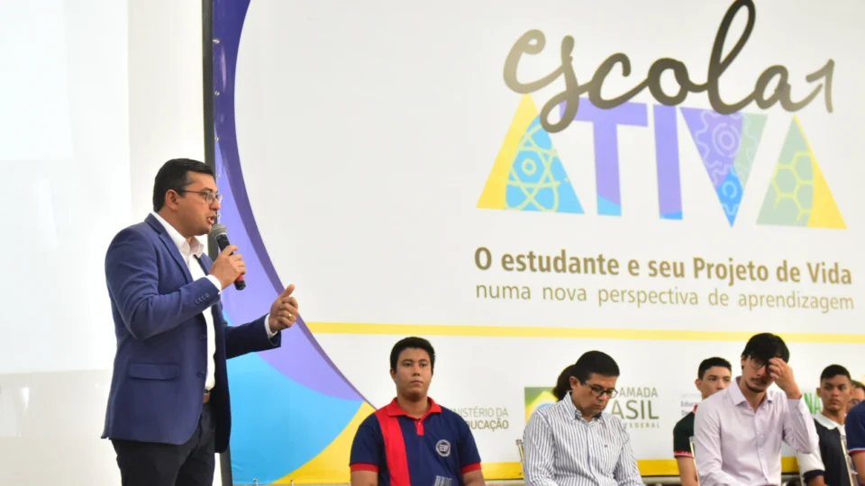 Wilson Lima lança programa Escola Ativa, que vai capacitar mais de mil professores na capital e interior do Amazonas
