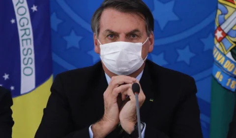 Bolsonaro pede calma e diz que país vencerá novo coronavírus