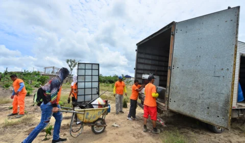 Governo do estado oferece apoio de transporte para realizar mudanças de famílias no Monte Horebe