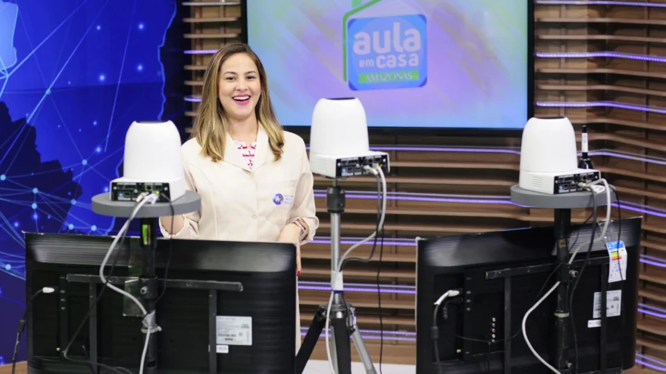 Secretaria de Educação terá programação ao vivo para sanar dúvidas de professores sobre aulas EAD