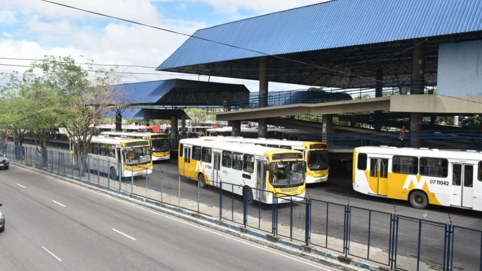 Sindicato dos Rodoviários e empresas de transportes firmam acordo que garante empregos