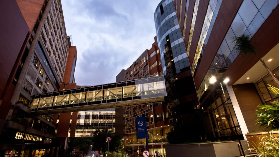 Brasil confirma 3º caso de coronavírus; menina de 13 anos é monitorada