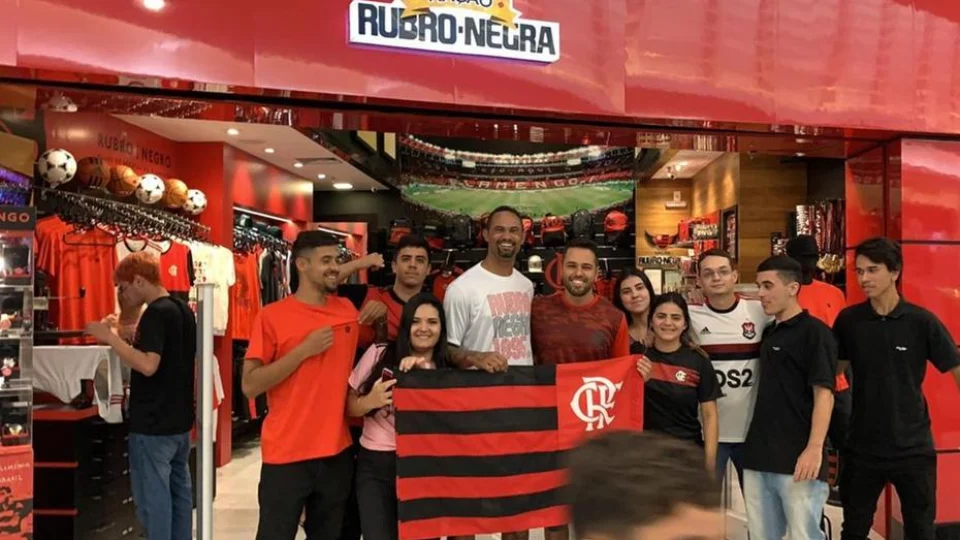 Justiça autoriza e goleiro Bruno vai para o Rio de Janeiro