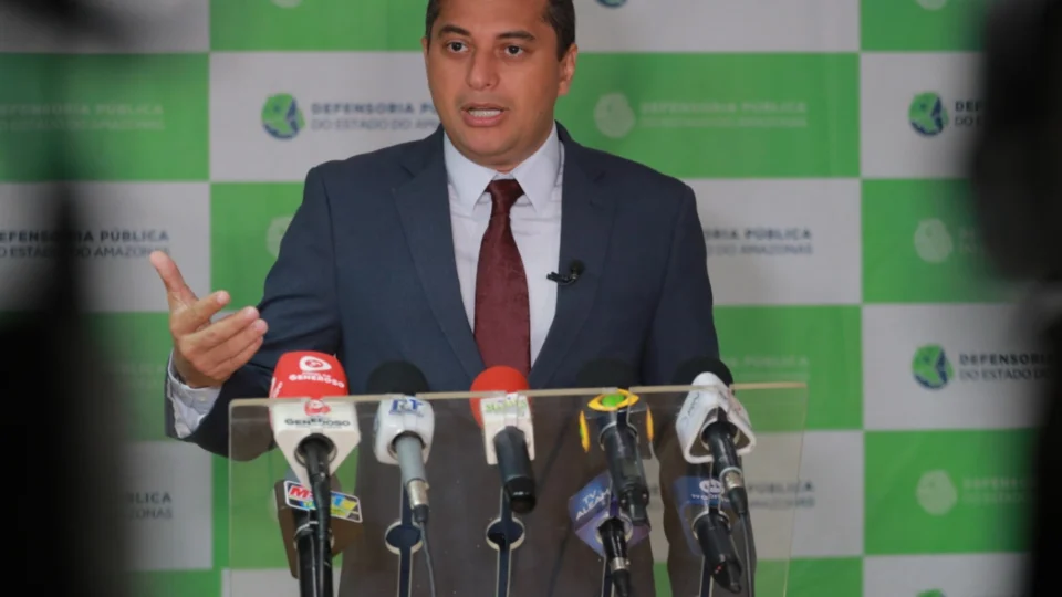 Wilson Lima anuncia auxílio-aluguel a famílias do Monte Horebe até que soluções de moradias sejam definidas