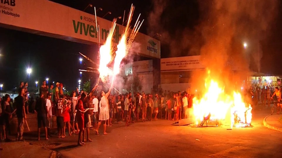 Moradores do Viver Melhor vivem noite de pânico devido manifestantes da ocupação irregular Monte Horebe